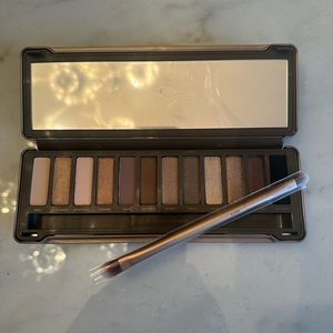 *****Naked 2 eyeshadow palette never used!*****